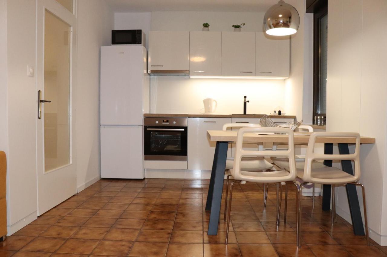 Apartments Zvezdica*** With Garden Zambratija  Dış mekan fotoğraf