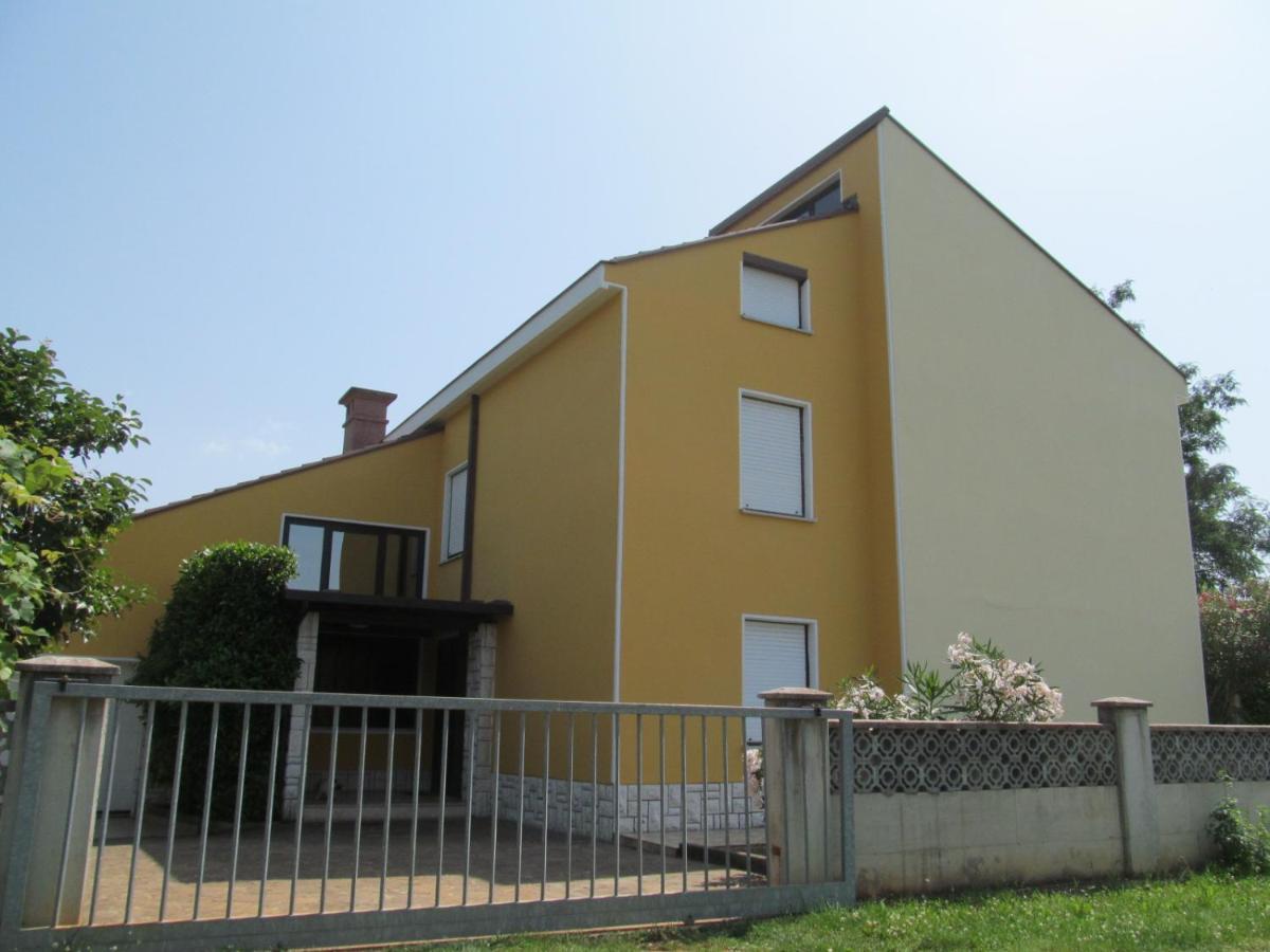Apartments Zvezdica*** With Garden Zambratija  Dış mekan fotoğraf