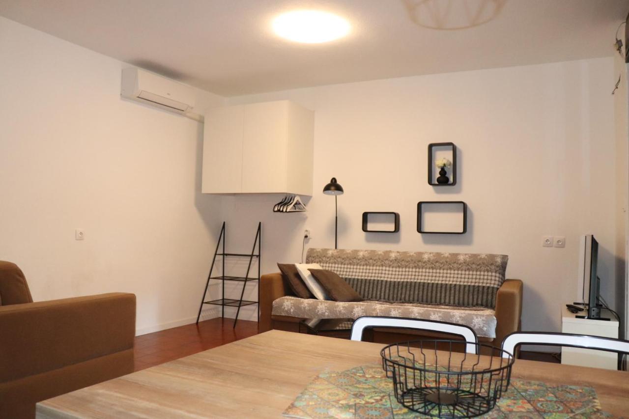 Apartments Zvezdica*** With Garden Zambratija  Dış mekan fotoğraf