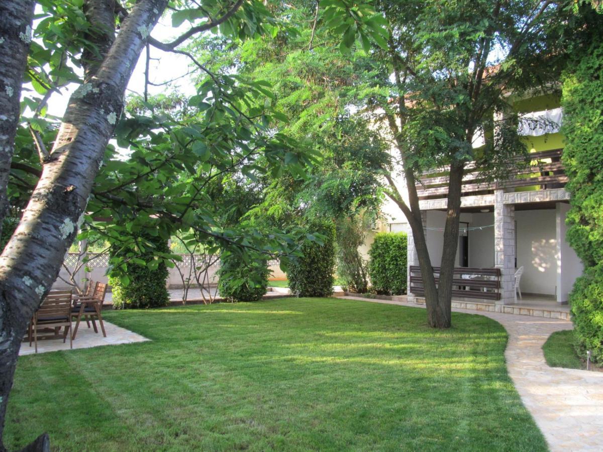 Apartments Zvezdica*** With Garden Zambratija  Dış mekan fotoğraf