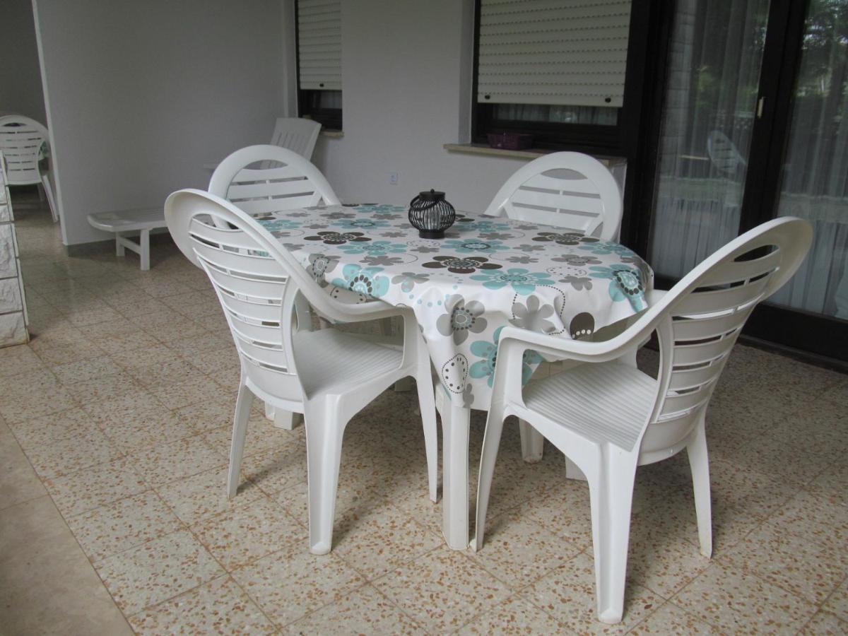 Apartments Zvezdica*** With Garden Zambratija  Dış mekan fotoğraf
