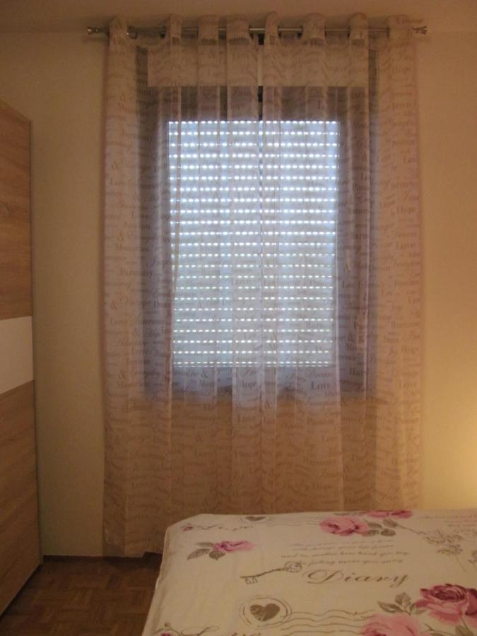Apartments Zvezdica*** With Garden Zambratija  Dış mekan fotoğraf