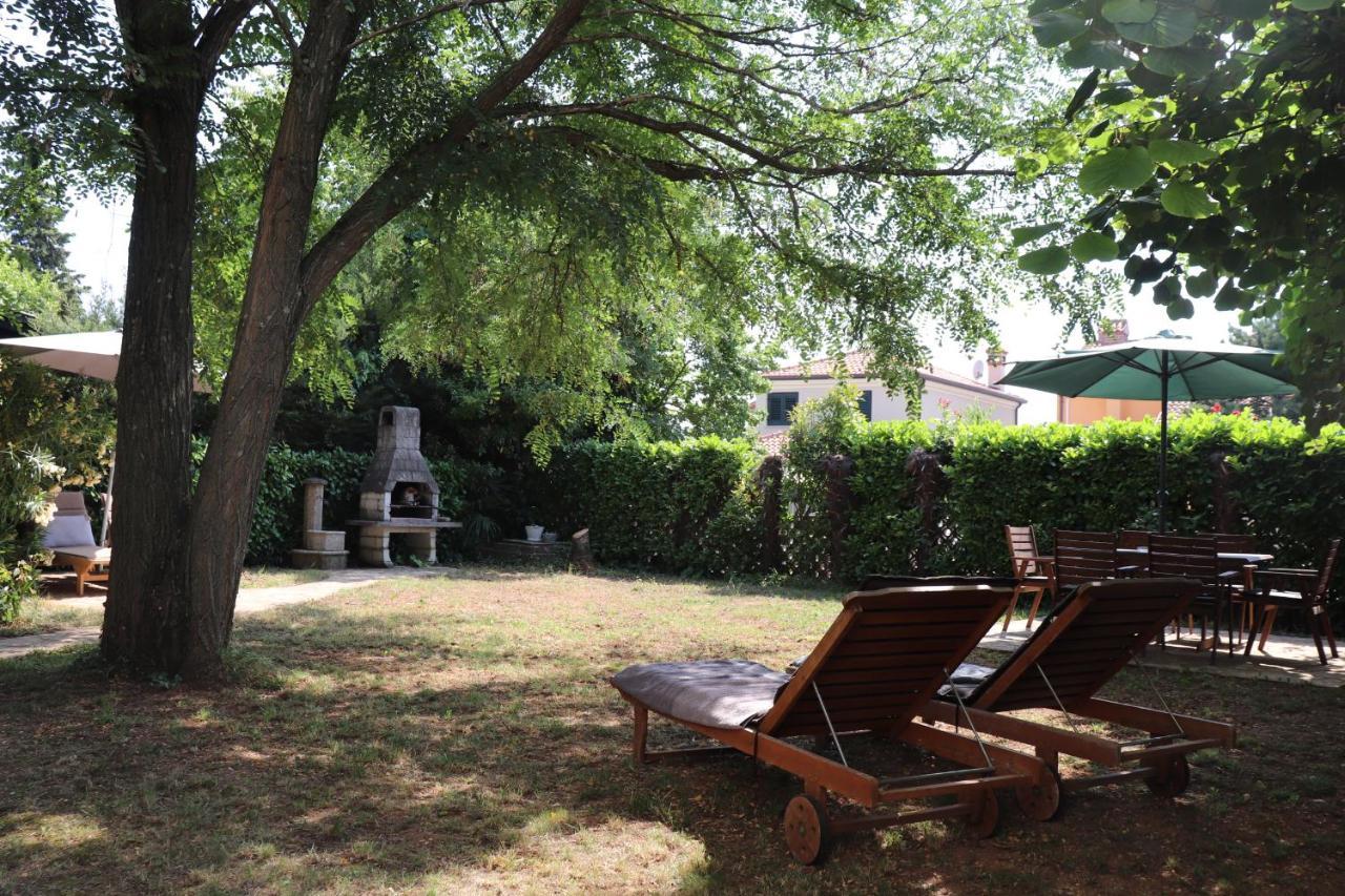 Apartments Zvezdica*** With Garden Zambratija  Dış mekan fotoğraf